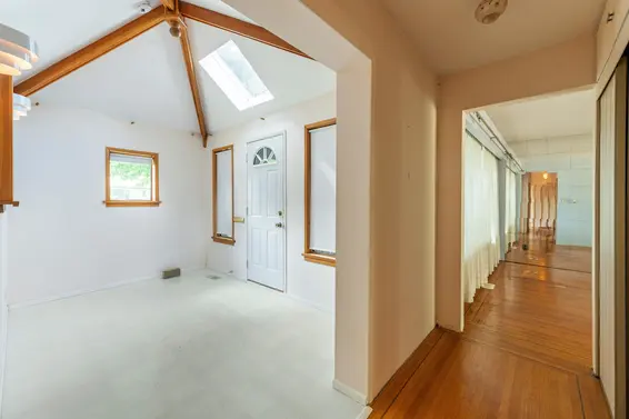 2495 Lauralynn Drive, North Vancouver For Sale - image 37
