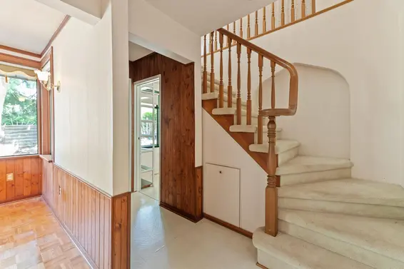 2495 Lauralynn Drive, North Vancouver For Sale - image 39