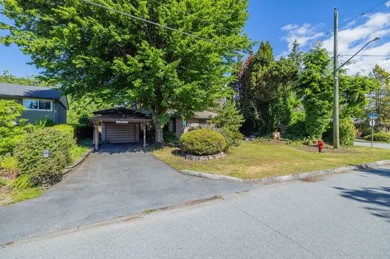 2495 Lauralynn Drive, North Vancouver For Sale - image 5