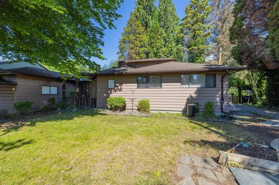 2495 Lauralynn Drive, North Vancouver For Sale - image 6