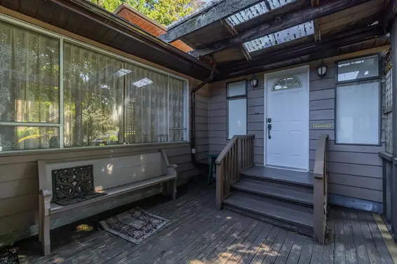 2495 Lauralynn Drive, North Vancouver For Sale - image 7
