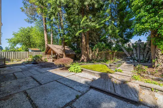 2495 Lauralynn Drive, North Vancouver For Sale - image 8