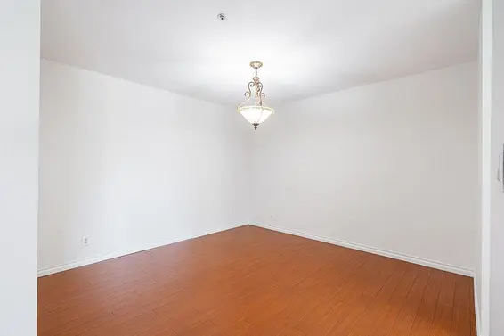 211 223 Mountain Highway, North Vancouver For Sale - image 11
