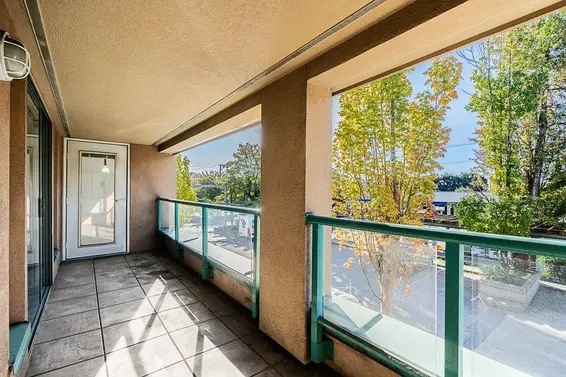 211 223 Mountain Highway, North Vancouver For Sale - image 18