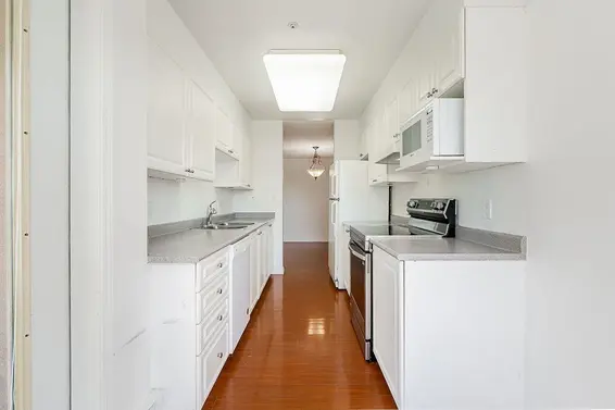 211 223 Mountain Highway, North Vancouver For Sale - image 9