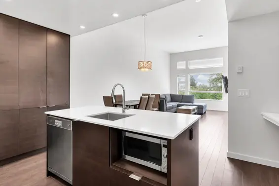 508 1677 Lloyd Avenue, North Vancouver