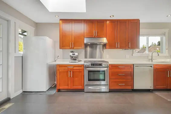 480 Saville Crescent, North Vancouver For Sale - image 10