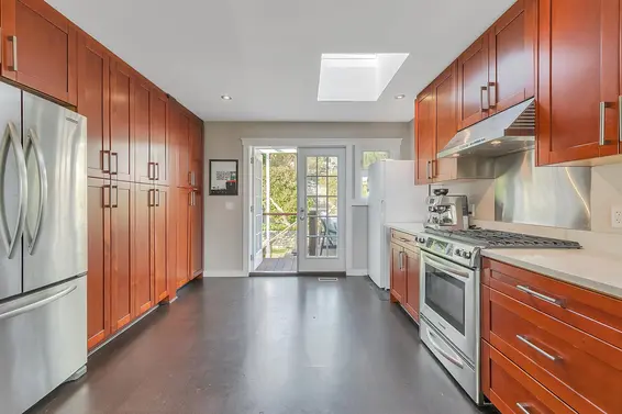 480 Saville Crescent, North Vancouver For Sale - image 12