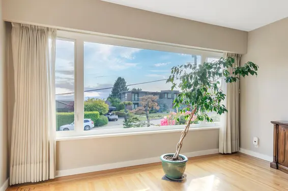 480 Saville Crescent, North Vancouver For Sale - image 4