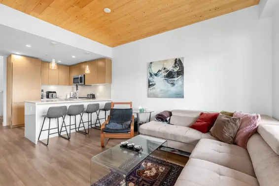 611 108 East 8th Street, North Vancouver