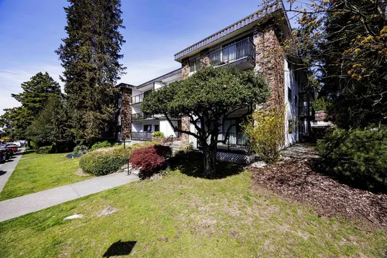 208 160 East 19th Street, North Vancouver