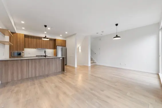 2 533 East 3rd Street, North Vancouver For Sale - image 2