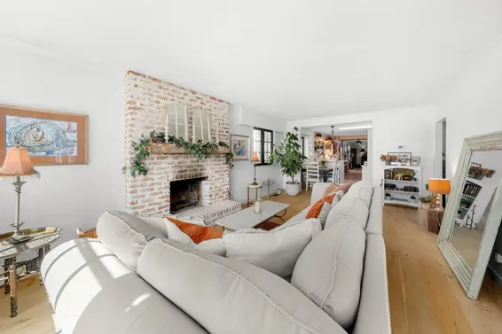 626 East 13th Street, North Vancouver For Sale - image 2
