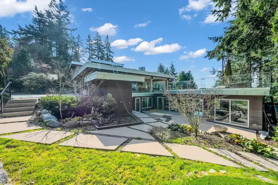 3865 Southridge Avenue, West Vancouver