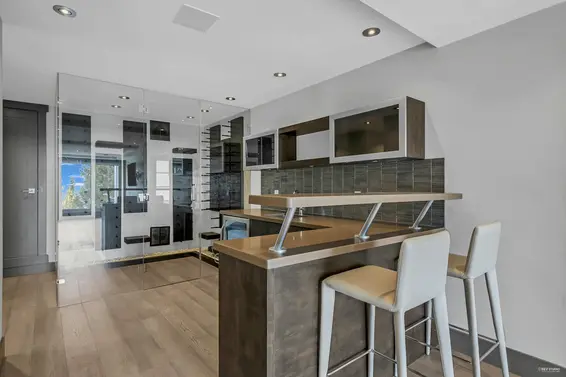 3865 Southridge Avenue, West Vancouver For Sale - image 10