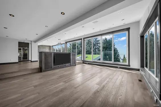 3865 Southridge Avenue, West Vancouver For Sale - image 13