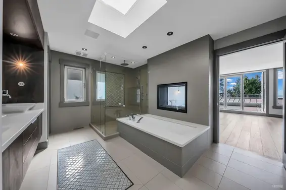 3865 Southridge Avenue, West Vancouver For Sale - image 27