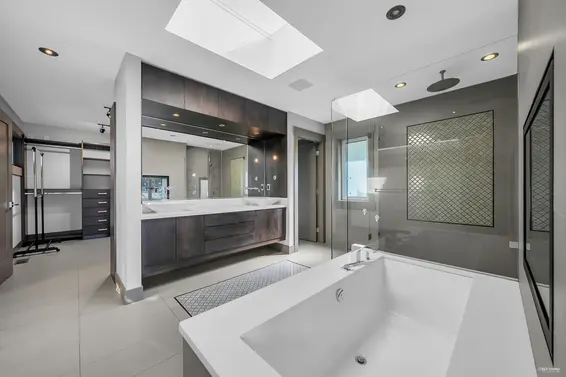 3865 Southridge Avenue, West Vancouver For Sale - image 28