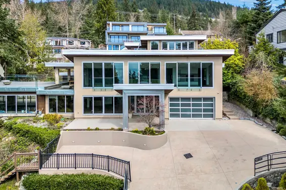 3865 Southridge Avenue, West Vancouver For Sale - image 3