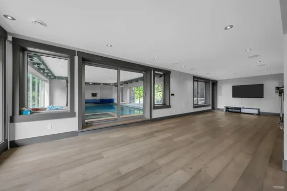 3865 Southridge Avenue, West Vancouver For Sale - image 9
