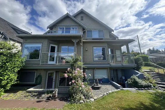 1207 Marine Drive, West Vancouver