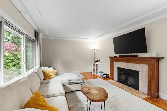 1095 East 29th Street, North Vancouver For Sale - image 2