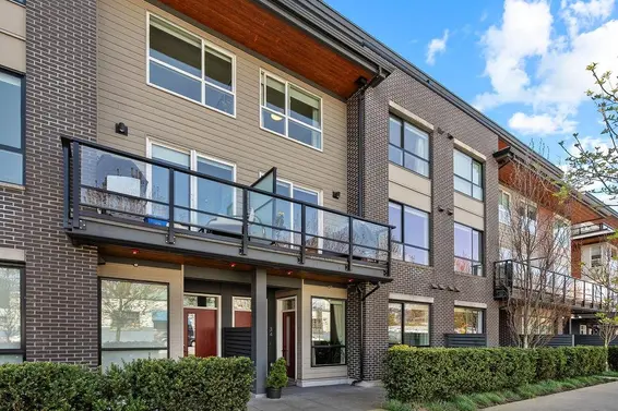 34 533 East 3rd Street, North Vancouver