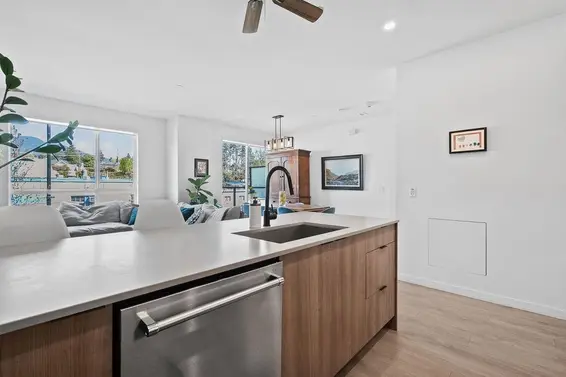 34 533 East 3rd Street, North Vancouver For Sale - image 11