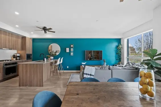 34 533 East 3rd Street, North Vancouver For Sale - image 3