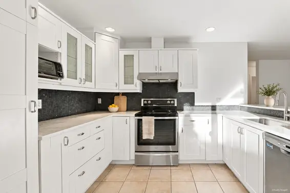 138 Stonegate Drive, West Vancouver For Sale - image 8