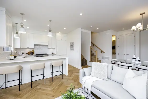 261 East 23rd Street, North Vancouver For Sale - image 2