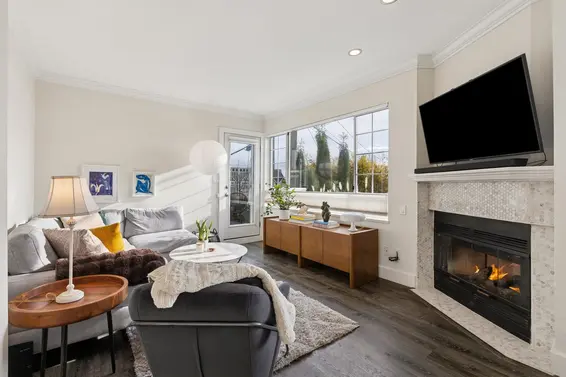 101 2440 Haywood Avenue, West Vancouver