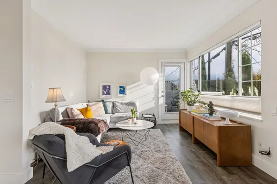 101 2440 Haywood Avenue, West Vancouver For Sale - image 2