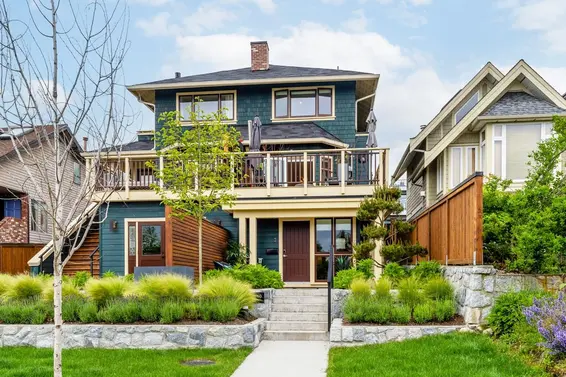 1 240 West 6Th Street, North Vancouver