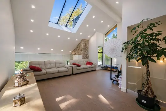 5260 Kew Road, West Vancouver For Sale - image 11