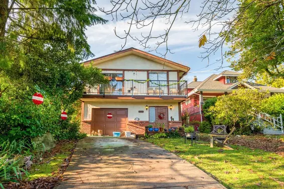 3003 Sunnyhurst Road, North Vancouver For Sale - image 2