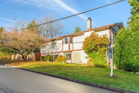 3003 Sunnyhurst Road, North Vancouver For Sale - image 3