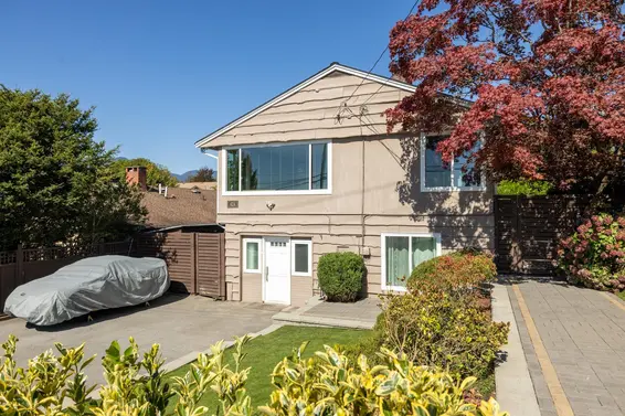 424 West Queens Road, North Vancouver