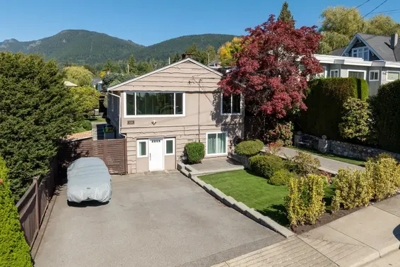 424 West Queens Road, North Vancouver For Sale - image 2