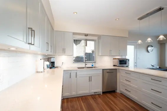 2341 Panorama Drive, North Vancouver For Sale - image 15