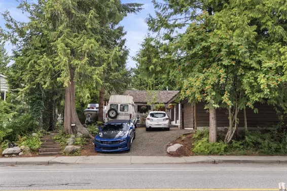 886 East 29th Street, North Vancouver For Sale - image 2