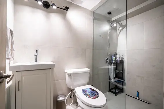 1440 Mountain Highway, North Vancouver For Sale - image 31