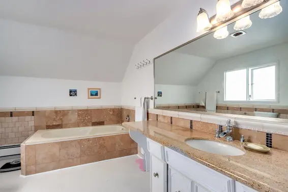 4545 Mapleridge Drive, North Vancouver For Sale - image 19