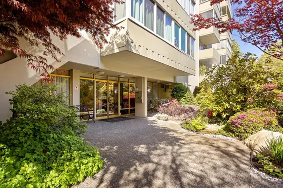 402 1425 Esquimalt Avenue, West Vancouver For Sale - image 4