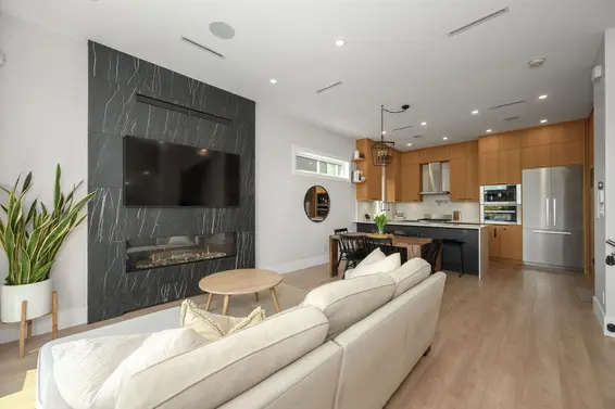3 215 East 21st Street, North Vancouver For Sale - image 11