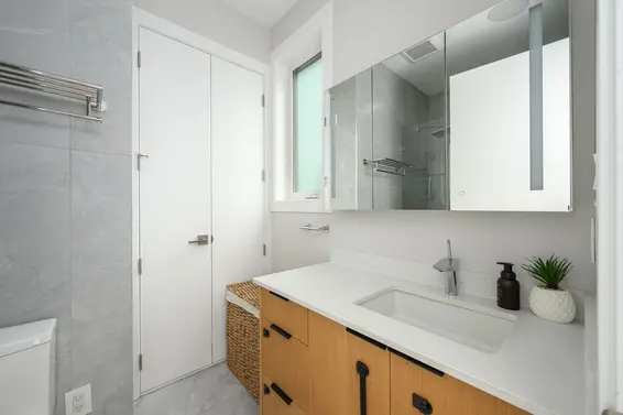 3 215 East 21st Street, North Vancouver For Sale - image 21