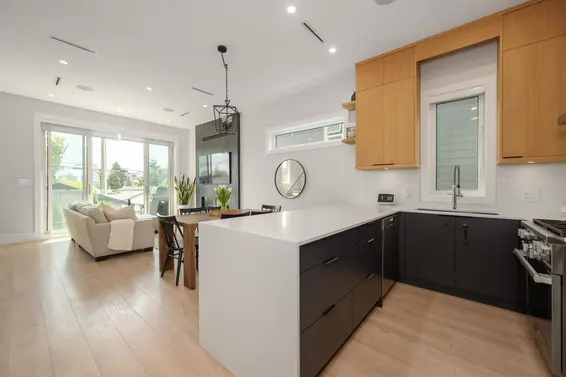 3 215 East 21st Street, North Vancouver For Sale - image 6