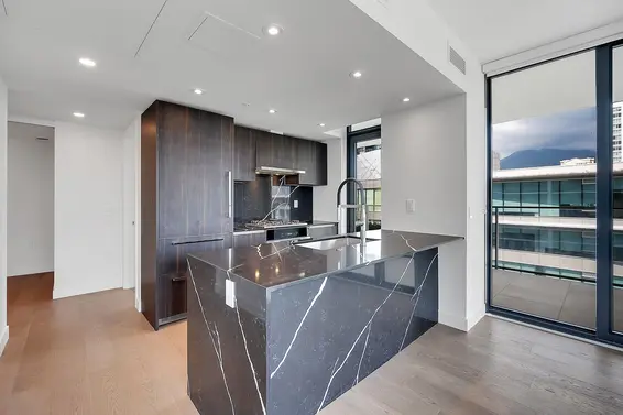 615 135 East 13th Street, North Vancouver For Sale - image 2