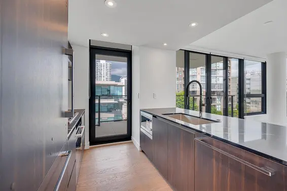 615 135 East 13th Street, North Vancouver For Sale - image 3