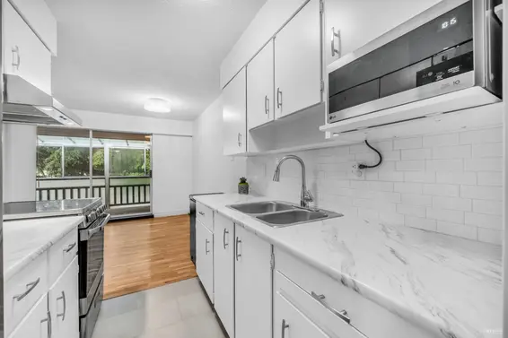 704 555 West 28th Street, North Vancouver For Sale - image 3